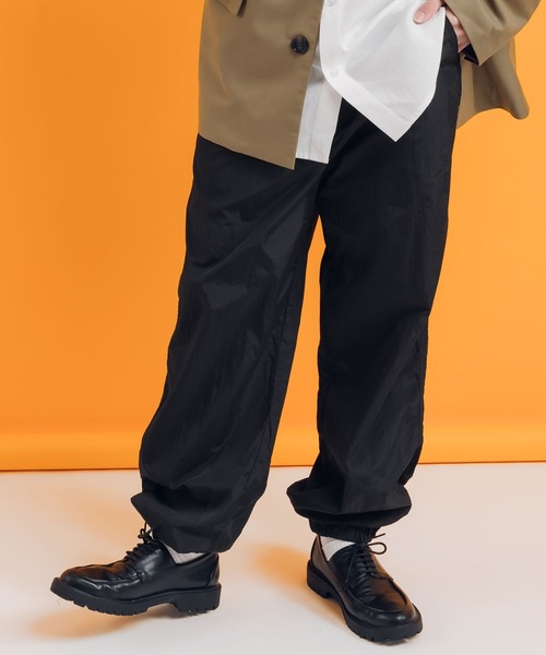 MUHET(ミュエータ)の「ナイロンパンツ(その他パンツ・レディース・グレー/ブラック・MEDIUM/X-LARGE/SMALL)」の1枚目の写真