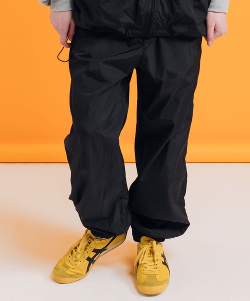 MUHET(ミュエータ)の「ナイロンパンツ(その他パンツ・レディース・グレー/ブラック・MEDIUM/X-LARGE/SMALL)」の7枚目の写真