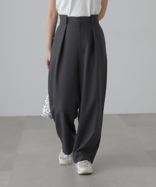 FREE'S MART（フリーズマート）の「◆[セットアップ対応]タックセミワイドパンツ（スラックス・レディース・ブラック/ベージュ・SMALL/MEDIUM）」の2枚目の写真