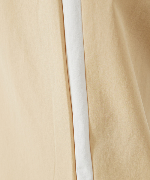 abahouse mavie(アバハウスマヴィ)の「ナイロンストレッチサイドライントラックパンツ(その他パンツ・レディース・ベージュ/チャコールグレー・フリー)」の6枚目の写真