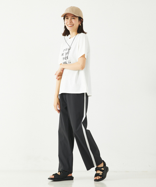 abahouse mavie(アバハウスマヴィ)の「ナイロンストレッチサイドライントラックパンツ(その他パンツ・レディース・ベージュ/チャコールグレー・フリー)」の9枚目の写真