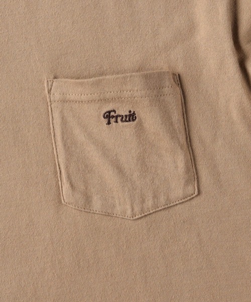 FRUIT OF THE LOOM（フルーツオブザルーム）の「【FRUIT OF THE LOOM】ワンポイントロンＴ（Tシャツ/カットソー・メンズ・ホワイト/ベージュ/ネイビー・M/L/XL）」の6枚目の写真
