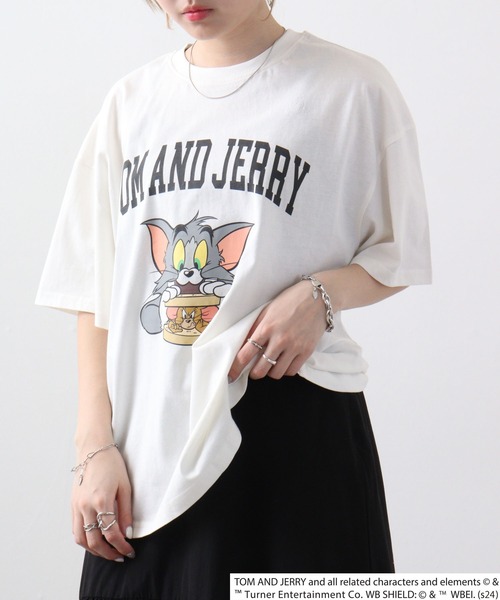 Tom＆Jerry（トムアンドジェリー）の「トムとジェリー柄Tシャツ（Tシャツ/カットソー・メンズ・ベージュ系2/ベージュ系/ベージュ系1/ホワイト系その他2/ホワイト系その他3/グレー系その他/オフホワイト/チャコールグレー/ネイビー系/グレー系その他2/チャコール/ネイビー/ベージュ/ホワイト系その他/グリーン/グリーン系・L/XL/M）」の4枚目の写真