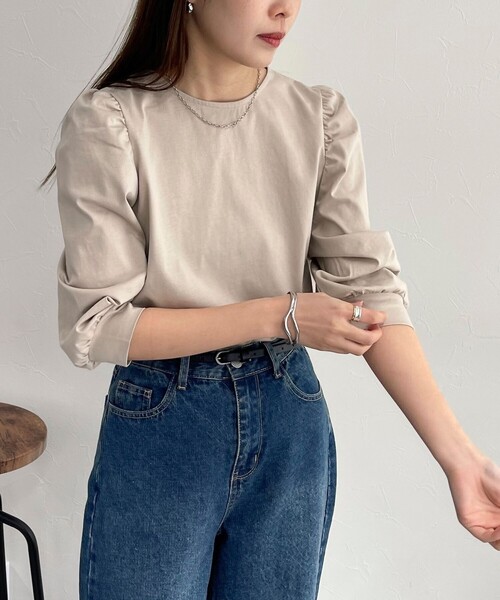 fredy emue（フレディエミュ）の「シルケット袖ボリュームプルオーバー（Tシャツ/カットソー・レディース・ブラック/グレイッシュベージュ/オフホワイト/グレイッシュブルー・38）」の3枚目の写真