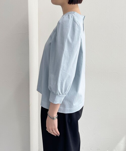 fredy emue（フレディエミュ）の「シルケット袖ボリュームプルオーバー（Tシャツ/カットソー・レディース・ブラック/グレイッシュベージュ/オフホワイト/グレイッシュブルー・38）」の13枚目の写真