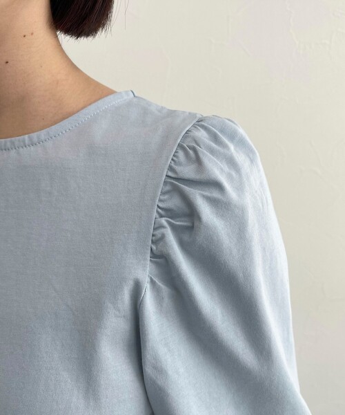 fredy emue（フレディエミュ）の「シルケット袖ボリュームプルオーバー（Tシャツ/カットソー・レディース・ブラック/グレイッシュベージュ/オフホワイト/グレイッシュブルー・38）」の7枚目の写真