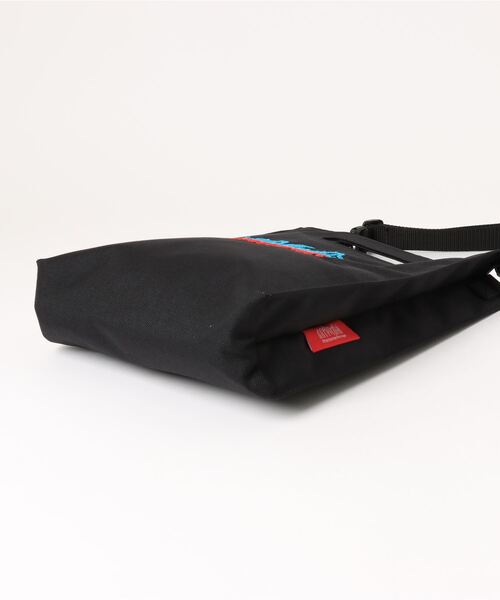 Manhattan Portage（マンハッタンポーテージ）の「Sounds Tote(SM) 3D Embroidery Neon（トートバッグ・メンズ・ブラック・X-SMALL）」の13枚目の写真