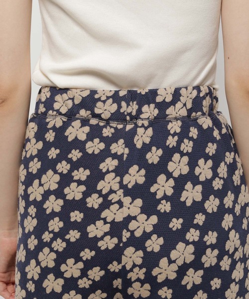 niko and...(ニコアンド)の「フラワージャガードストレッチパンツ(その他パンツ・レディース・ベージュ/ホワイト/サックスブルー/ネイビー/イエロー・FREE)」の18枚目の写真