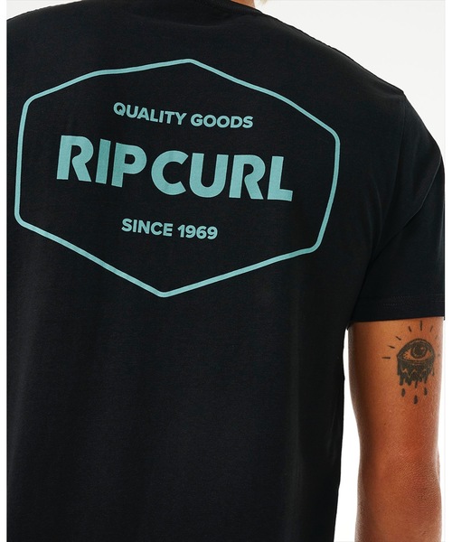 rip curl(リップカール)の「【RIPCURL(リップカール)】M STAPLER TEE/スタンダードフィットブランドロゴプリントコットン100%半袖Tシャツ(Tシャツ/カットソー・メンズ・ブラック/ホワイト・MEDIUM/LARGE)」の5枚目の写真