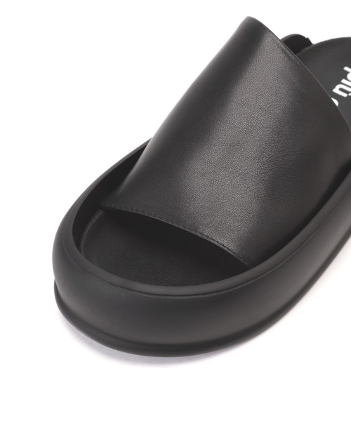 piu comoda（ピュコモダ）の「(piu comoda)ボリュームソールフラットサンダル（サンダル・レディース・ブラック・38/36/37）」の4枚目の写真