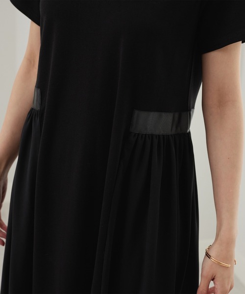 BELLUNA PLUS(ベルーナ)の「サイドシフォン使いギャザー切替ワンピース(ワンピース・レディース・ブラック・X-LARGE/LARGE/MEDIUM)」の7枚目の写真