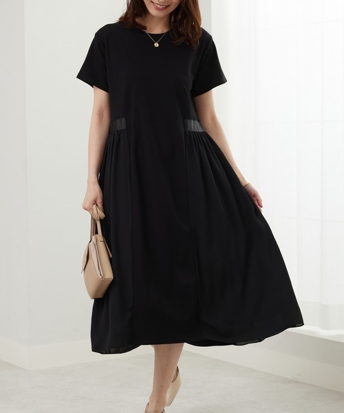 BELLUNA PLUS(ベルーナ)の「サイドシフォン使いギャザー切替ワンピース(ワンピース・レディース・ブラック・X-LARGE/LARGE/MEDIUM)」の2枚目の写真