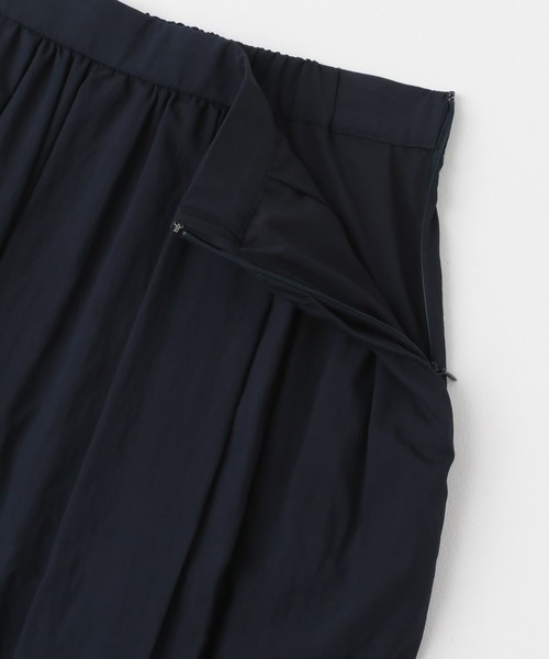 URBAN RESEARCH ROSSO WOMEN（アーバンリサーチ　ロッソ）の「撥水UVギャザーストレートスカート（スカート・レディース・ネイビー/オフホワイト/ピンク・FREE）」の5枚目の写真