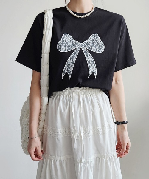Doux Belle(ドゥーベル)の「ビックリボン刺繍Tシャツ(Tシャツ/カットソー・レディース・ホワイト/ブラック/グレー・FREE)」の1枚目の写真