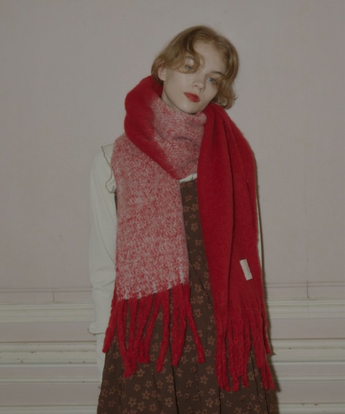 idem（イデム）の「【 新色追加 / 4色展開 】バイカラーボリュームフリンジマフラー / bi-color mohair muffler（マフラー・レディース・レッド/グレー/ブルー/イエロー・FREE）」の10枚目の写真