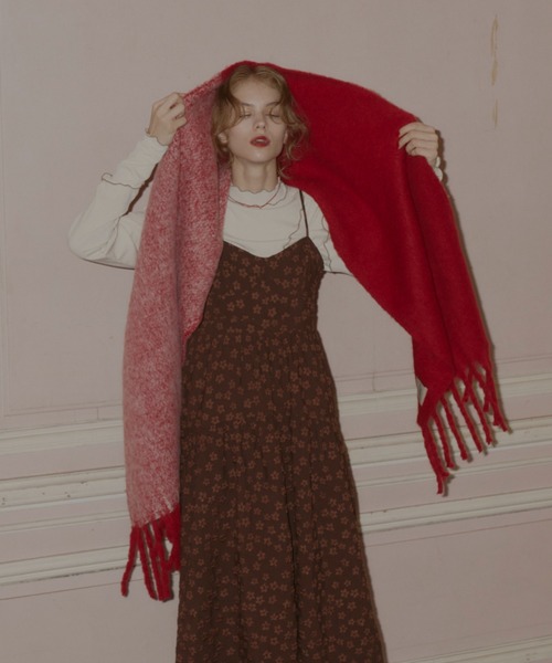 idem（イデム）の「【 新色追加 / 4色展開 】バイカラーボリュームフリンジマフラー / bi-color mohair muffler（マフラー・レディース・レッド/グレー/ブルー/イエロー・FREE）」の14枚目の写真