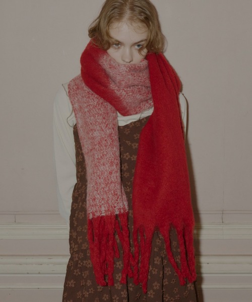 idem（イデム）の「【 新色追加 / 4色展開 】バイカラーボリュームフリンジマフラー / bi-color mohair muffler（マフラー・レディース・レッド/グレー/ブルー/イエロー・FREE）」の15枚目の写真