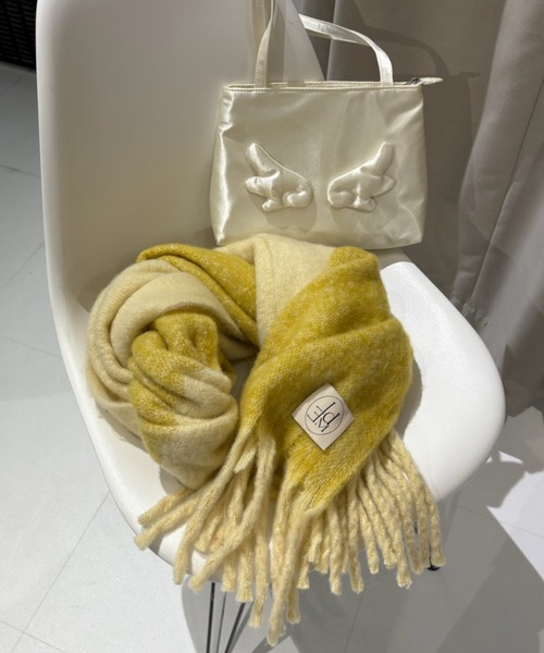 idem（イデム）の「【 新色追加 / 4色展開 】バイカラーボリュームフリンジマフラー / bi-color mohair muffler（マフラー・レディース・レッド/グレー/ブルー/イエロー・FREE）」の20枚目の写真