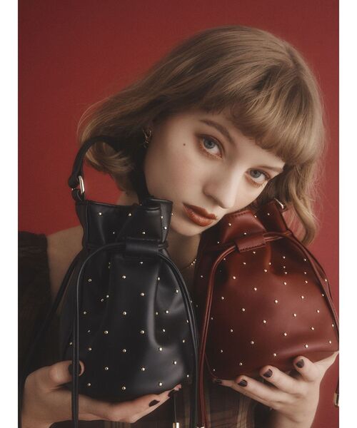 RESEXXY（リゼクシー）の「スタッズコンパクトバッグ（ハンドバッグ・レディース・レッド/ブラック・FREE）」の9枚目の写真