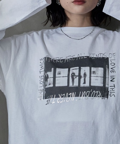 etoll.(エトル)の「フォトプリント×シルバー箔オーバーサイズロングTシャツ(Tシャツ/カットソー・レディース・オフホワイト/チャコールグレー・FREE)」の9枚目の写真