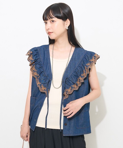 フリークスストア　デニムフリルカラー刺繍ベスト　ブルー　新品　本日お昼まで FREAK'S STORE（フリークスストア）の「デニムフリルカラー刺繍