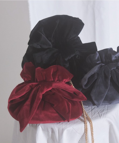 tocco closet（トッコ　クローゼット）の「【ZOZO限定】ベロアリボン巾着バッグ（ショルダーバッグ・レディース・グレー/ブラック/ワイン・M）」の3枚目の写真