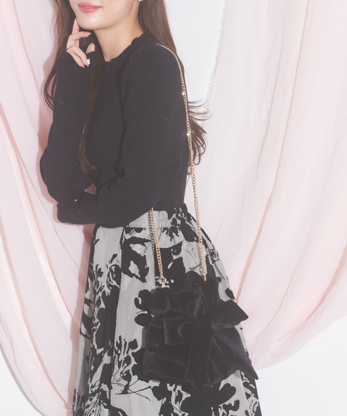 tocco closet（トッコ　クローゼット）の「【ZOZO限定】ベロアリボン巾着バッグ（ショルダーバッグ・レディース・グレー/ブラック/ワイン・M）」の6枚目の写真