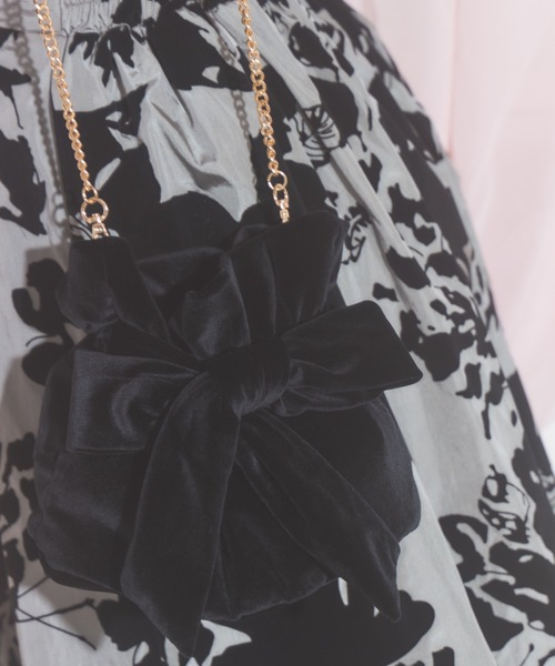 tocco closet（トッコ　クローゼット）の「【ZOZO限定】ベロアリボン巾着バッグ（ショルダーバッグ・レディース・グレー/ブラック/ワイン・M）」の7枚目の写真