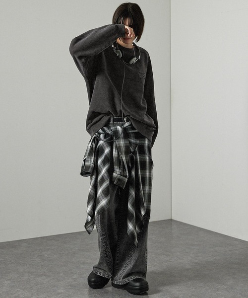 Alfred Alex(アルフレッドアレックス)の「【Alfred Alex】ヴィンテージメイクデザイン ケミカルウォッシュダメージパッチロゴスウェット(スウェット・メンズ・ブルー/ブラック/グレイッシュベージュ・M/L)」の4枚目の写真