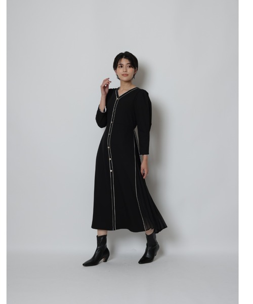 リランドチュール　完全完売カラー　ブラック上品サイドプリーツワンピース Rirandture（リランドチュール）の「サイドプリーツライン
