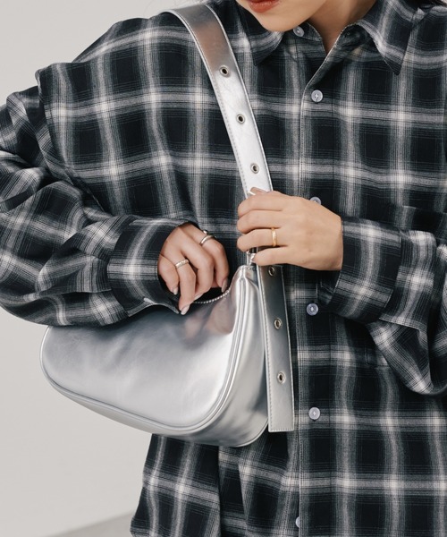 CIAOPANIC TYPY（チャオパニックティピー）の「バックルワンハンドルBAG（トートバッグ・レディース・バーガンディー/シルバー/ブラック/ブラック系その他/ライトブラウン/アイボリー・ONE SIZE）」の11枚目の写真