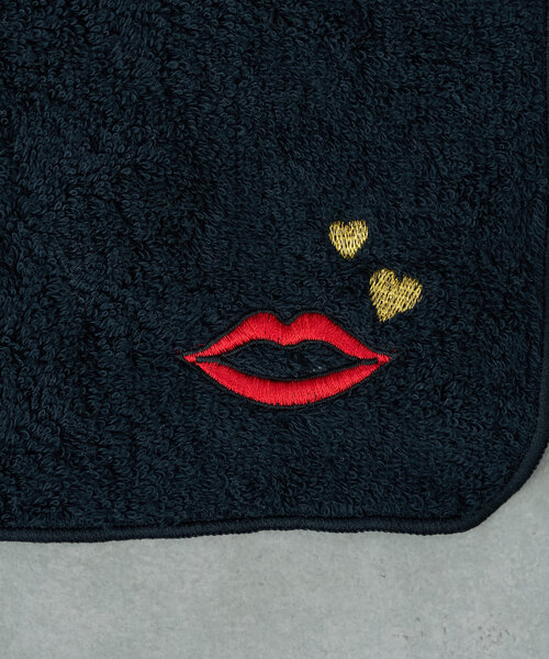 ハート型刺繍のハンカチ　バレンタインハンキー 冬の紙刺繍キット】『Heart』 | AMYu cerise