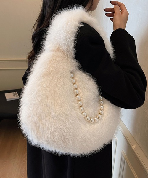 パールチェーン付きフェイクファーハンドバッグ（ハンドバッグ