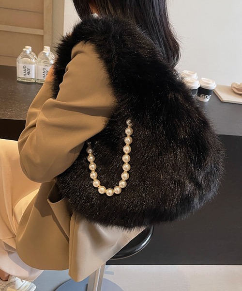 パールチェーン付きフェイクファーハンドバッグ（ハンドバッグ