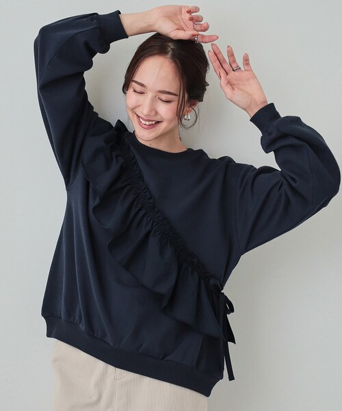 Cutie Blonde(キューティーブロンド)の「◆【S-LL】アシメフリル裏起毛スウェット(スウェット・レディース・ブラック/ホワイト/ネイビー・01/02/03/04)」の3枚目の写真