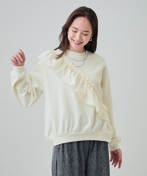 Cutie Blonde(キューティーブロンド)の「◆【S-LL】アシメフリル裏起毛スウェット(スウェット・レディース・ブラック/ホワイト/ネイビー・01/02/03/04)」の4枚目の写真