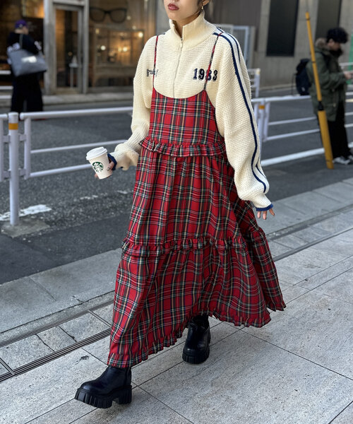 w closet（ダブルクローゼット）の「【8色展開】ティアードフリルワンピース（ワンピース・レディース・ブラウン/レッド/ブラック/ベージュ/ブルー/イエロー/パープル/オフホワイト・FREE）」の8枚目の写真