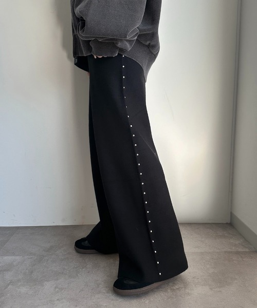 apres jour mignon(アプレジュールミニョン)の「サイドスタッズニットパンツ【ZOZOTOWN限定アイテム】(その他パンツ・レディース・杢グレー/チャコールグレー/ブラック・SMALL/MEDIUM/X-LARGE)」の2枚目の写真