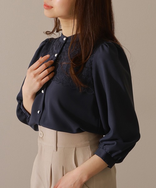 Lace Ladies(レースレディース)の「バンドカラー レース レイヤード 7分袖 フレア ブラウス(シャツ/ブラウス・レディース・アイボリー/ネイビー/ブラック/チャコールグレー・FREE/S)」の4枚目の写真