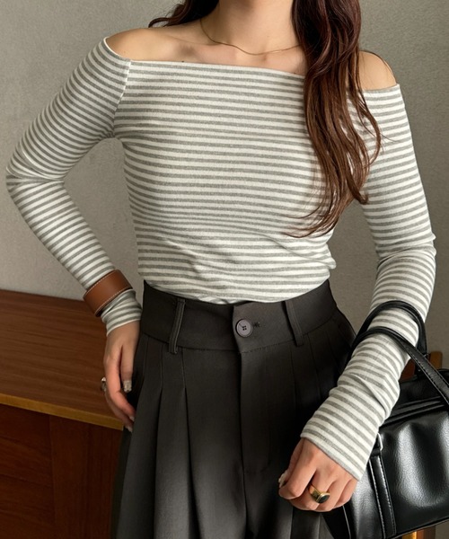 efill(エフィル)の「オフショル ストライプ 長袖 tシャツ(Tシャツ/カットソー・レディース・ブラック/グレー・FREE)」の1枚目の写真