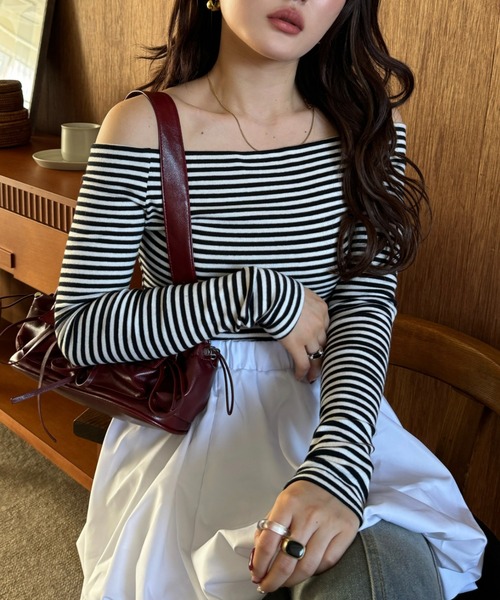 efill(エフィル)の「オフショル ストライプ 長袖 tシャツ(Tシャツ/カットソー・レディース・ブラック/グレー・FREE)」の13枚目の写真