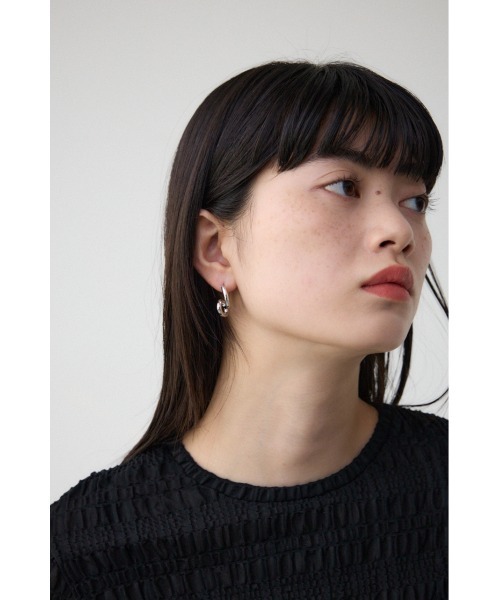 AZUL by moussy(アズールバイマウジー)の「ニュアンスハートフープピアス(ピアス(両耳用)・レディース・シルバー/ゴールド系その他・FREE)」の3枚目の写真