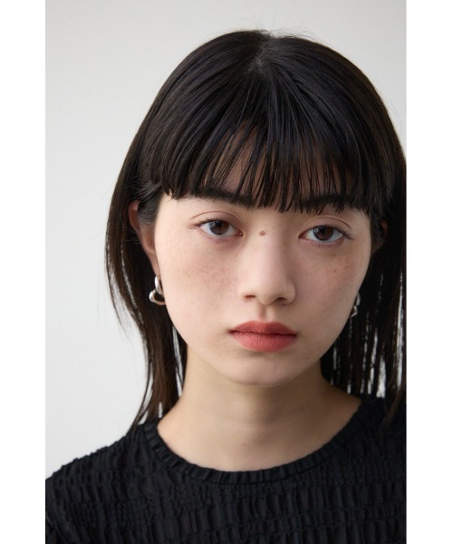 AZUL by moussy(アズールバイマウジー)の「ニュアンスハートフープピアス(ピアス(両耳用)・レディース・シルバー/ゴールド系その他・FREE)」の4枚目の写真
