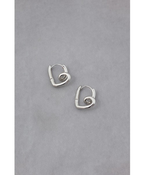 AZUL by moussy(アズールバイマウジー)の「ニュアンスハートフープピアス(ピアス(両耳用)・レディース・シルバー/ゴールド系その他・FREE)」の5枚目の写真