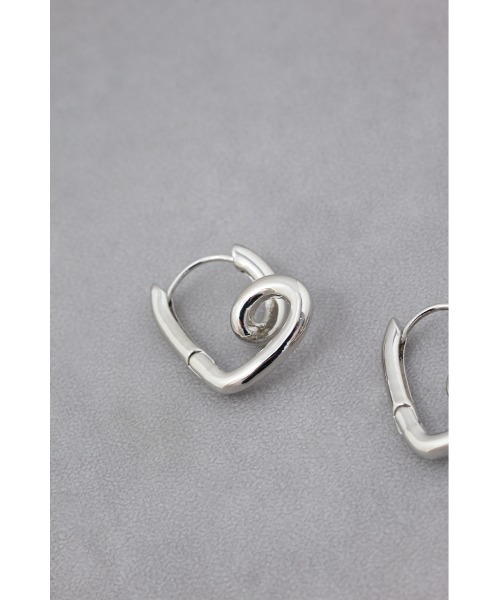 AZUL by moussy(アズールバイマウジー)の「ニュアンスハートフープピアス(ピアス(両耳用)・レディース・シルバー/ゴールド系その他・FREE)」の6枚目の写真