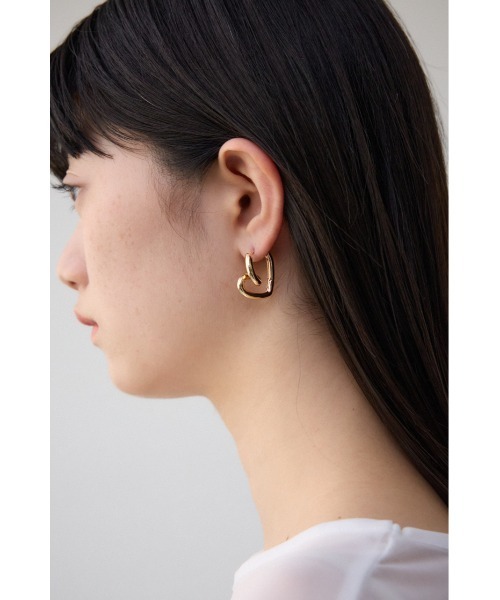AZUL by moussy(アズールバイマウジー)の「ニュアンスハートフープピアス(ピアス(両耳用)・レディース・シルバー/ゴールド系その他・FREE)」の8枚目の写真