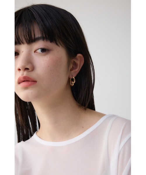 AZUL by moussy(アズールバイマウジー)の「ニュアンスハートフープピアス(ピアス(両耳用)・レディース・シルバー/ゴールド系その他・FREE)」の9枚目の写真