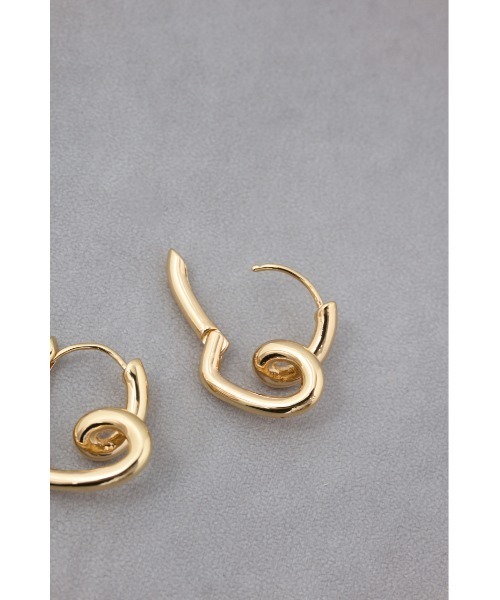 AZUL by moussy(アズールバイマウジー)の「ニュアンスハートフープピアス(ピアス(両耳用)・レディース・シルバー/ゴールド系その他・FREE)」の12枚目の写真