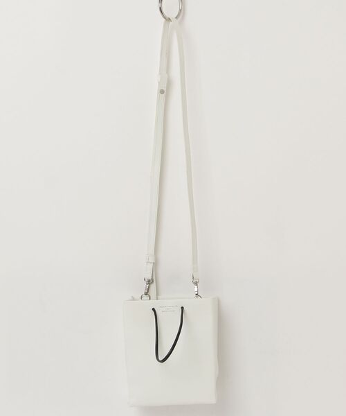UNKNOWN PRODUCTS(アンノウンプロダクツ)の「Leather Paper Bag Small(ショルダーバッグ・レディース・ホワイト/ブラック・ONE SIZE)」の1枚目の写真