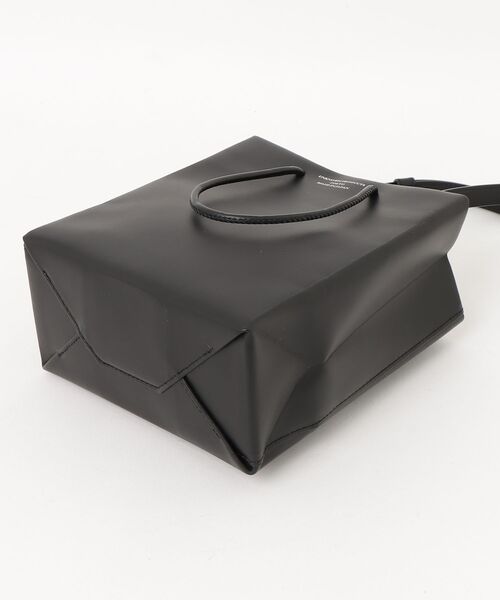 UNKNOWN PRODUCTS(アンノウンプロダクツ)の「Leather Paper Bag Small(ショルダーバッグ・レディース・ホワイト/ブラック・ONE SIZE)」の4枚目の写真